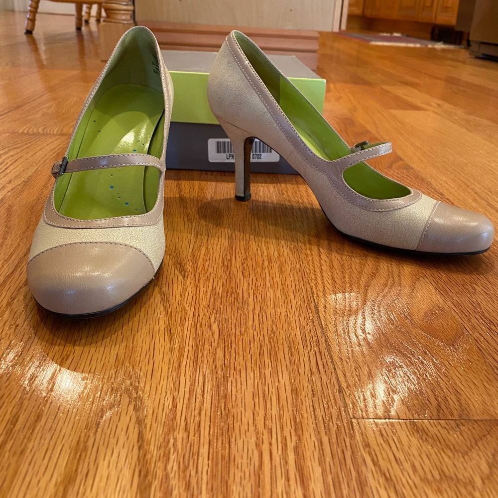 Kenneth Cole Reaction Hana Banana ladies shoe